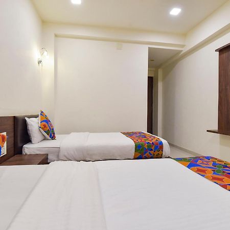 Fabhotel A1 Plaza 阿穆达巴 外观 照片