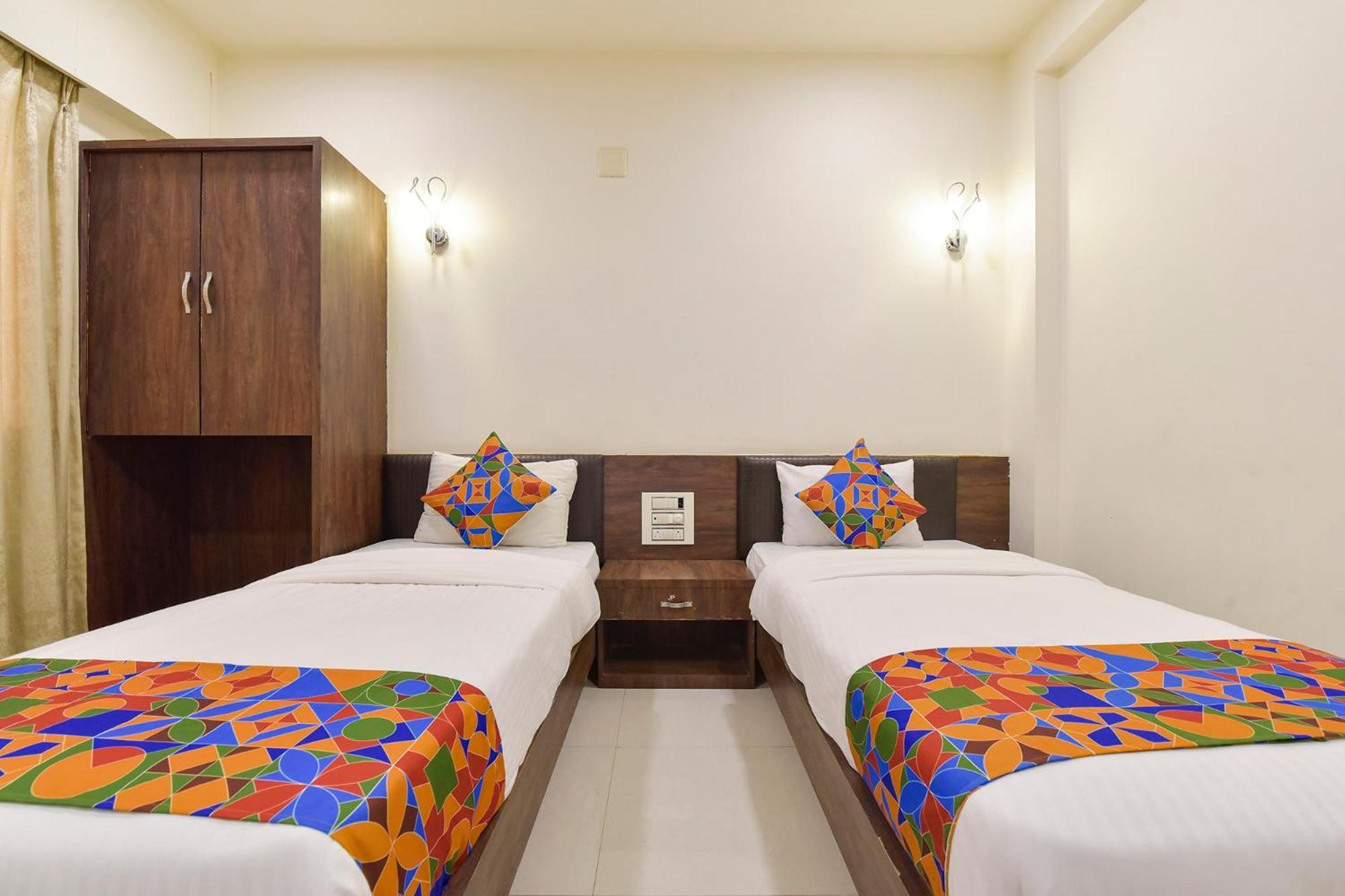 Fabhotel A1 Plaza 阿穆达巴 外观 照片
