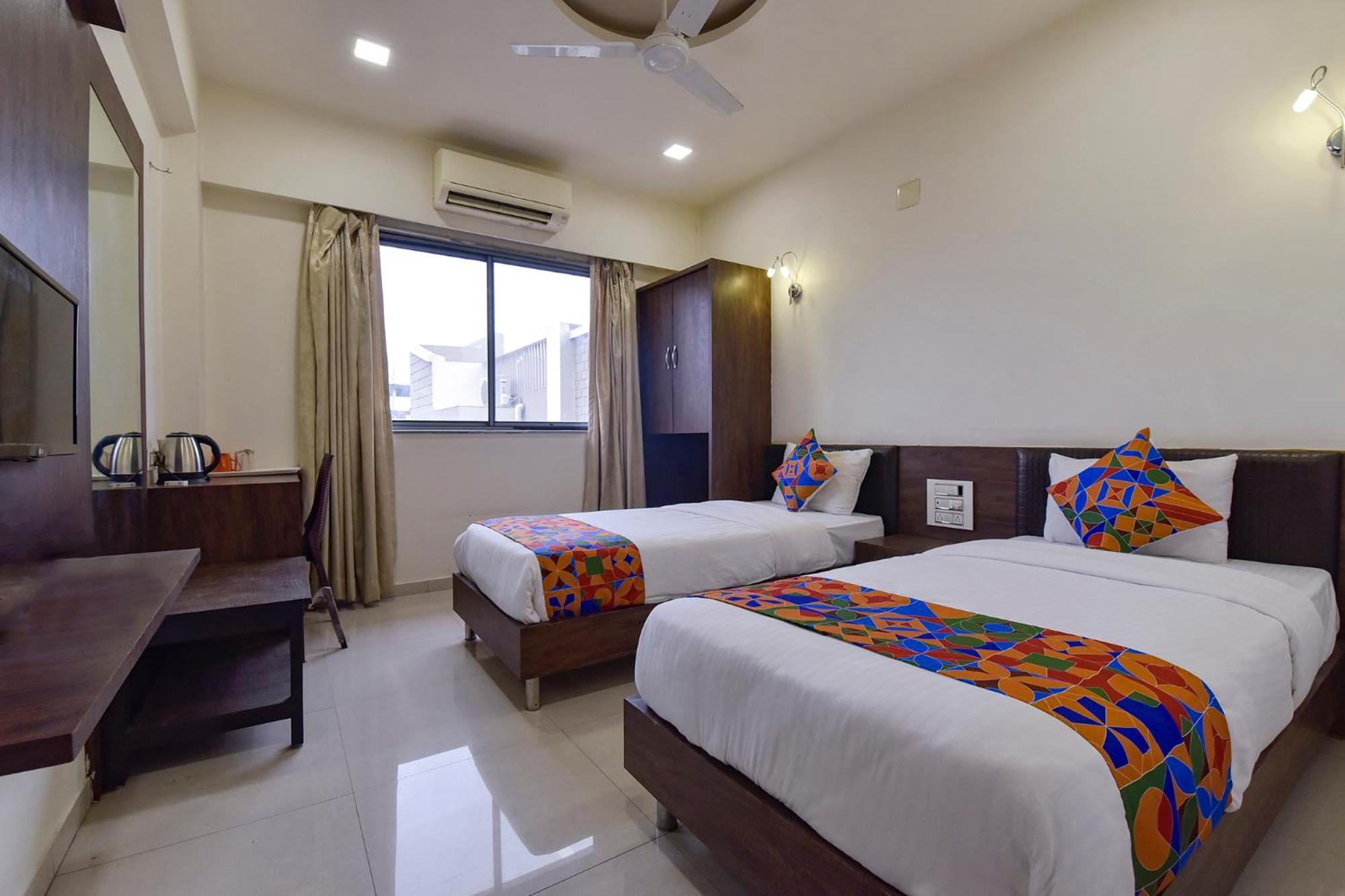 Fabhotel A1 Plaza 阿穆达巴 外观 照片