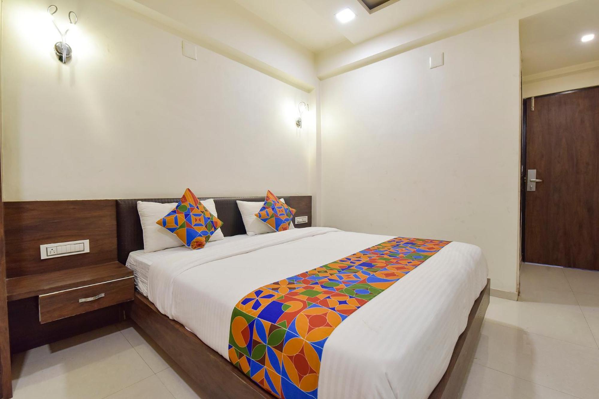 Fabhotel A1 Plaza 阿穆达巴 外观 照片