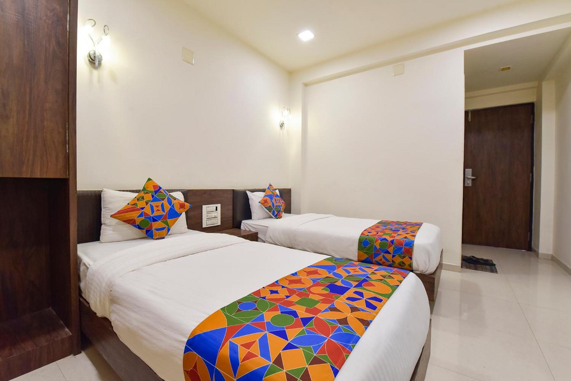 Fabhotel A1 Plaza 阿穆达巴 外观 照片