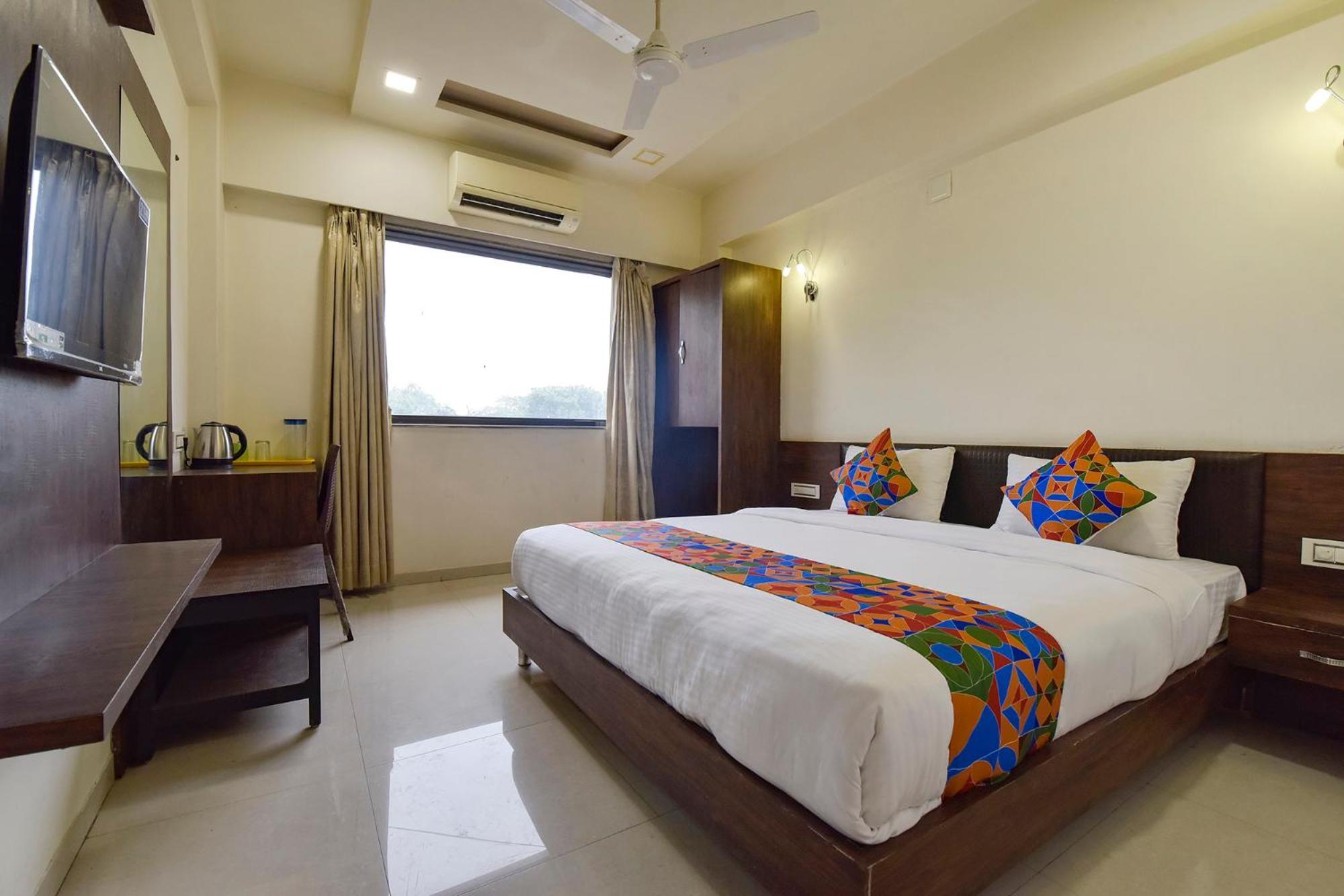 Fabhotel A1 Plaza 阿穆达巴 外观 照片