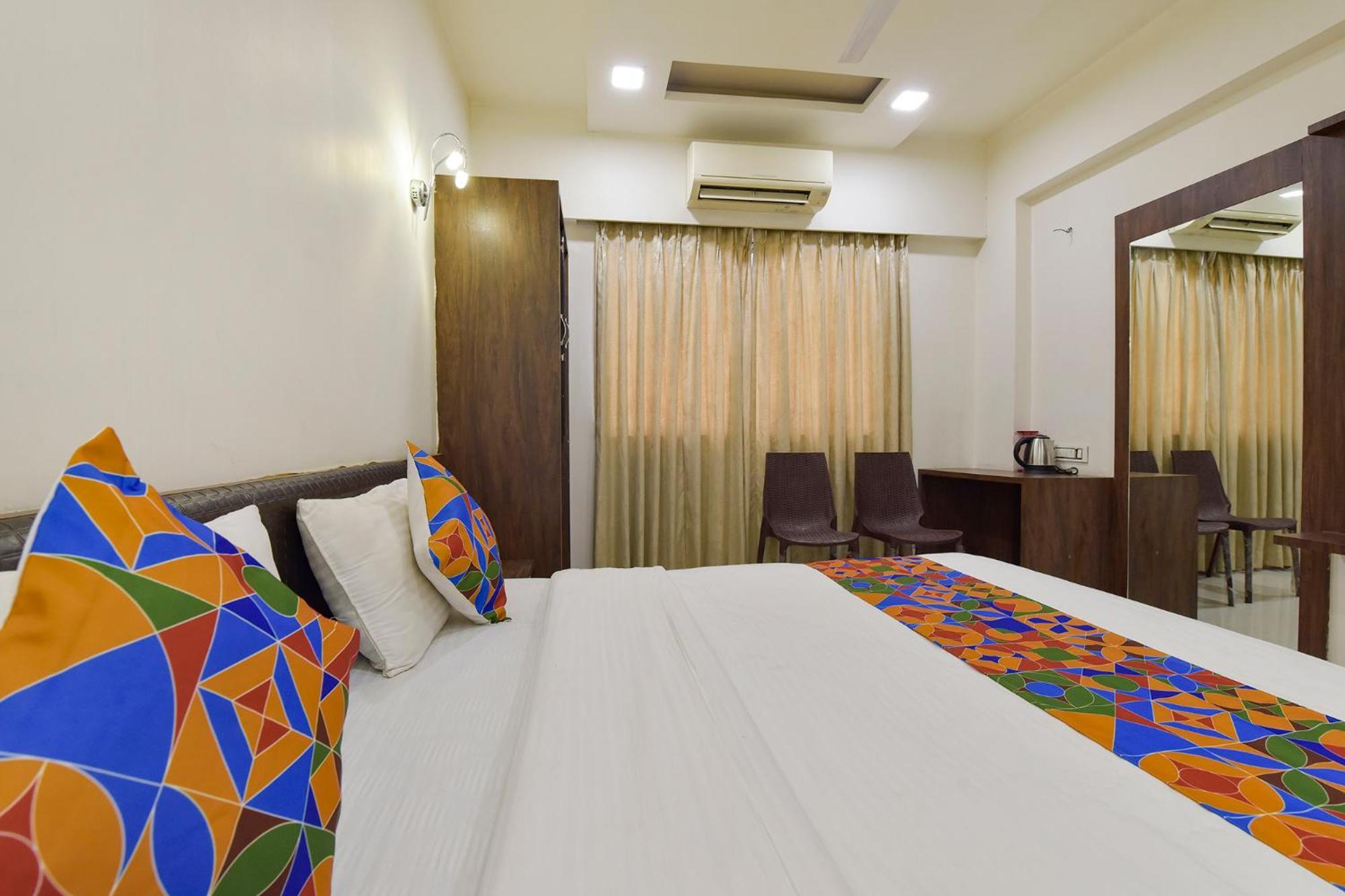 Fabhotel A1 Plaza 阿穆达巴 外观 照片