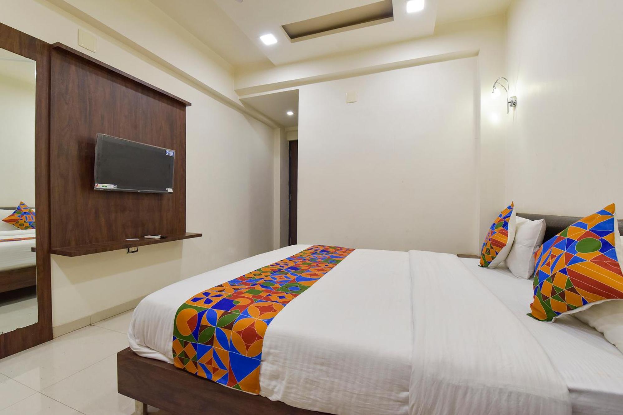 Fabhotel A1 Plaza 阿穆达巴 外观 照片