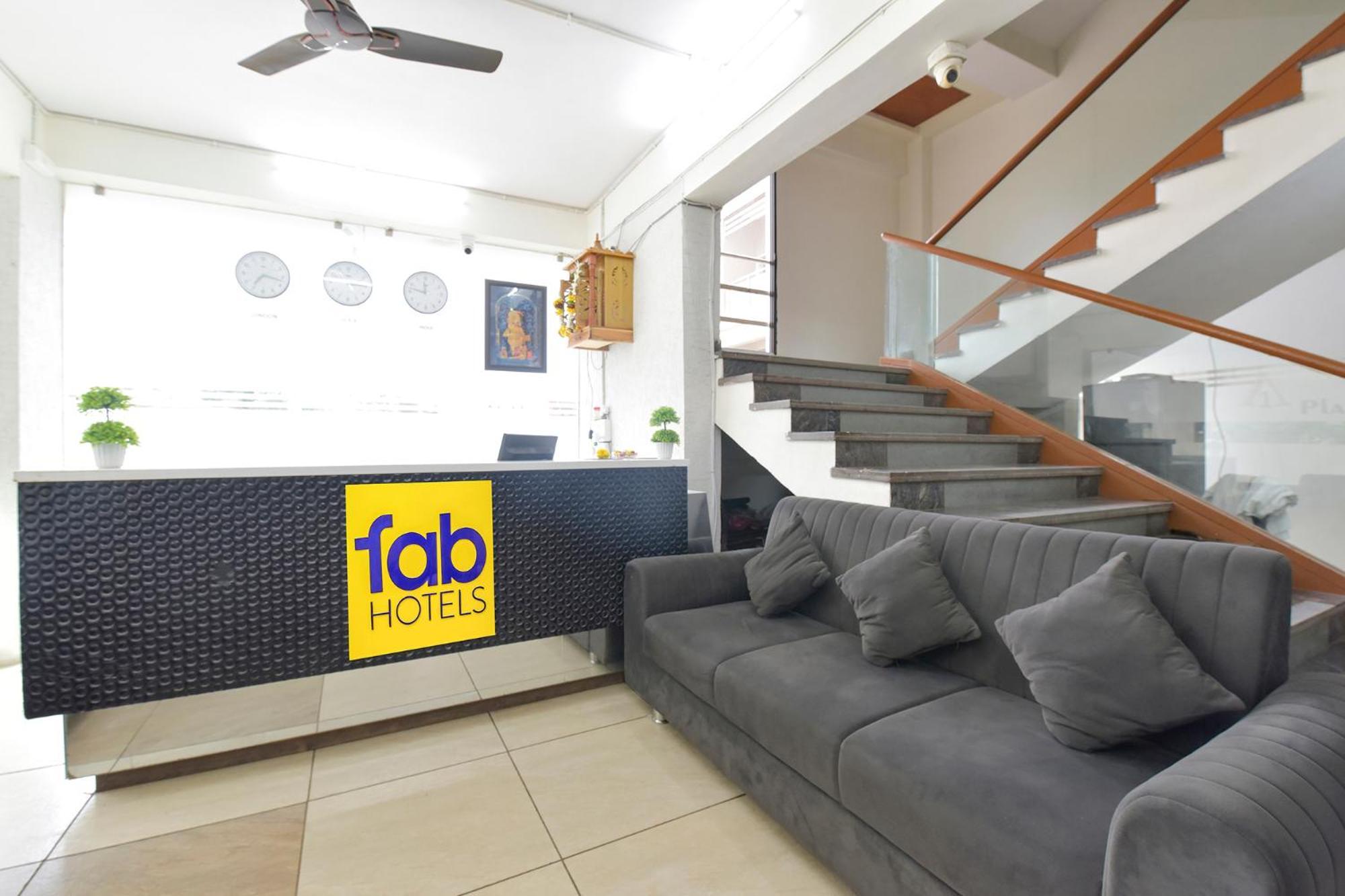 Fabhotel A1 Plaza 阿穆达巴 外观 照片