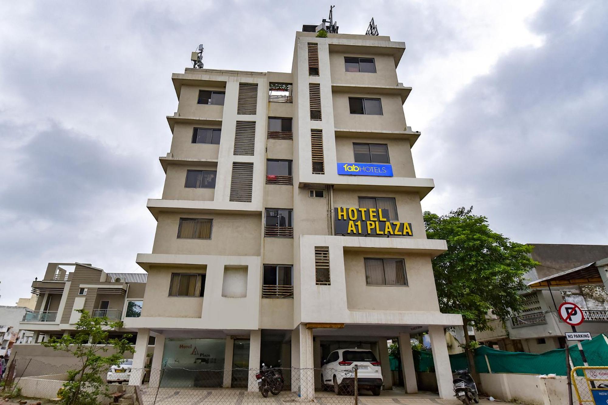Fabhotel A1 Plaza 阿穆达巴 外观 照片