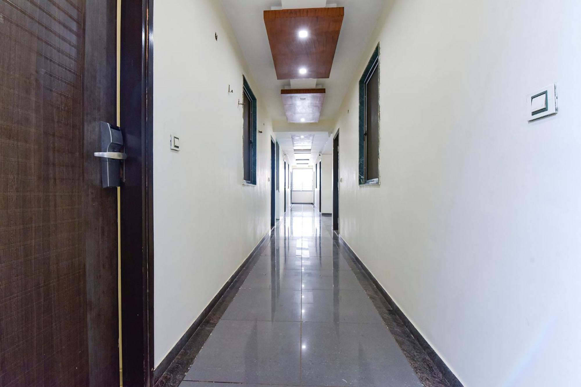 Fabhotel A1 Plaza 阿穆达巴 外观 照片